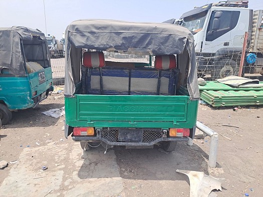 Tricycle Bajaj Piaggio, Moteurs Neufs, Négociable