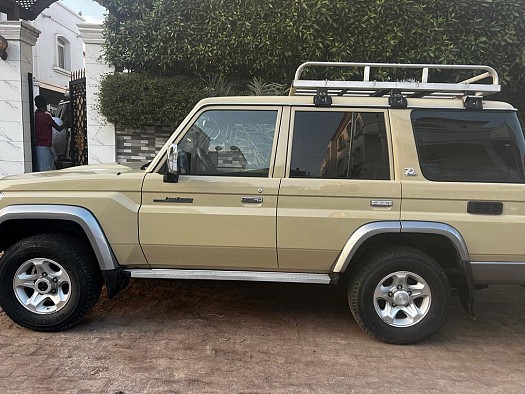 Land Cruiser Hard-top 2023, diesel, 9 places, toutes options