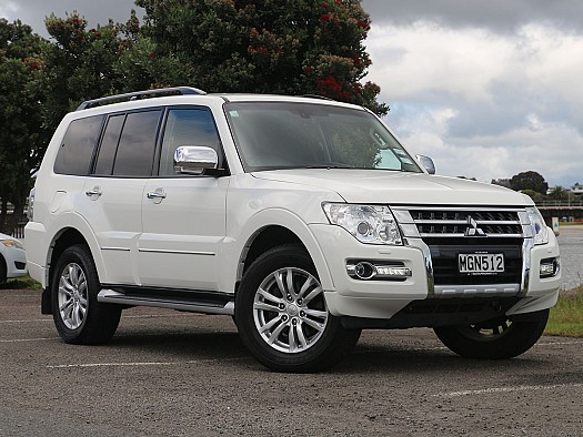 Mitsubishi Pajero boite automatique, bas kilométrage