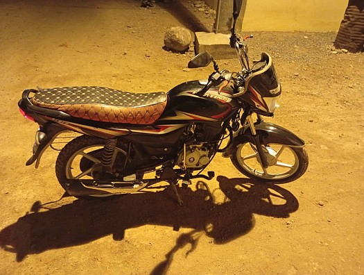 Moto ATINA en bon état, économique et confortable