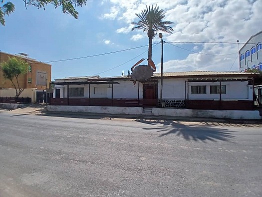 Restaurant à louer avec grande salle climatisée et terrasse à Ambouli