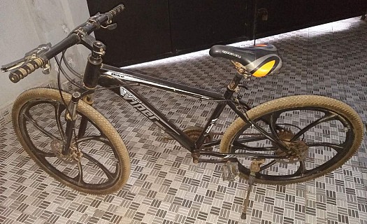 Vélo en excellent état, acheté il y a un an