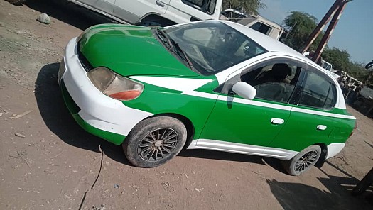 Toyota Platz Essence - Taxi Disponible