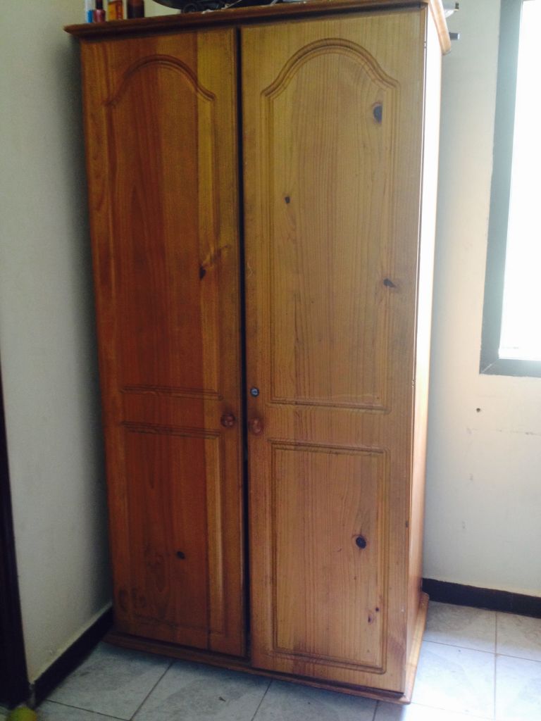 Armoire En Bois A Vendre : Je vends mon armoire en bois a 2 portes pour un prix de 16000Fdj Armoire En Bois A Vendre : Je vends mon armoire en bois a 2 portes pour un prix de 16000Fdj