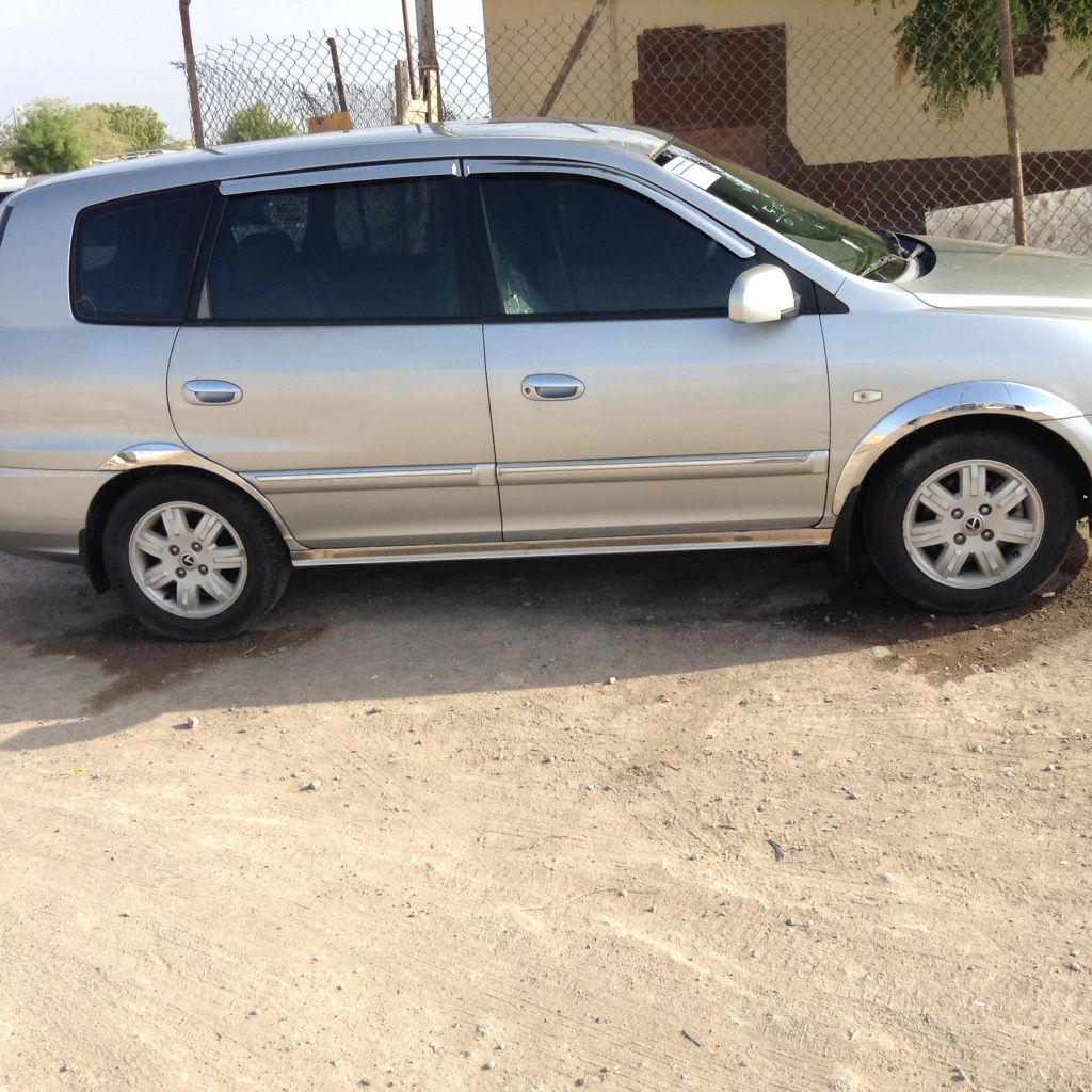 Voiture familiale Kia carens2