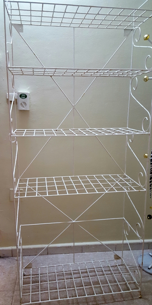 Étagère de rangement en fer forgé