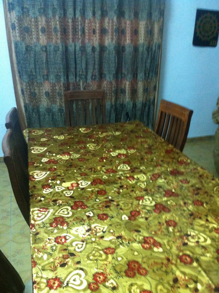 Table et ses HUIT chaise en bois pure et solide