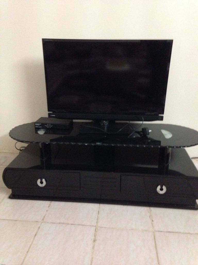 Ecran plasma Toshiba quasi neuf avec meuble assorti