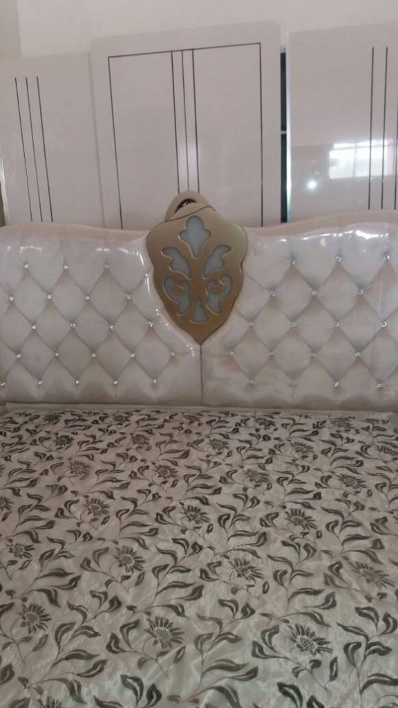 Chambre a couche complete brand new