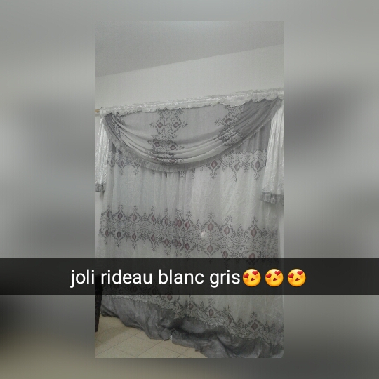 Rideaux (deux fenêtres) blanc gris