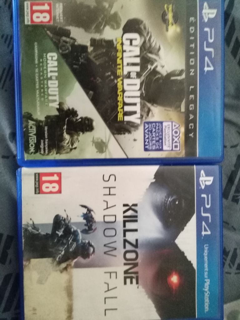 2 cd ps4 à vendre' killzone et call of duty