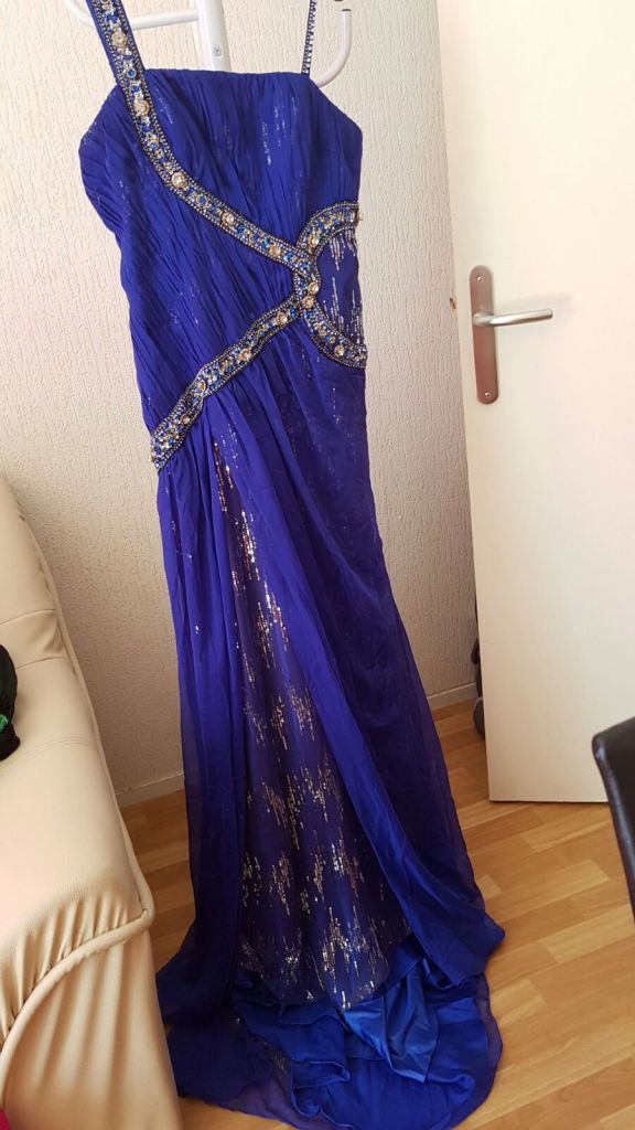 Robe de soir?�e bleu ?�lectrique ?� Djibouti