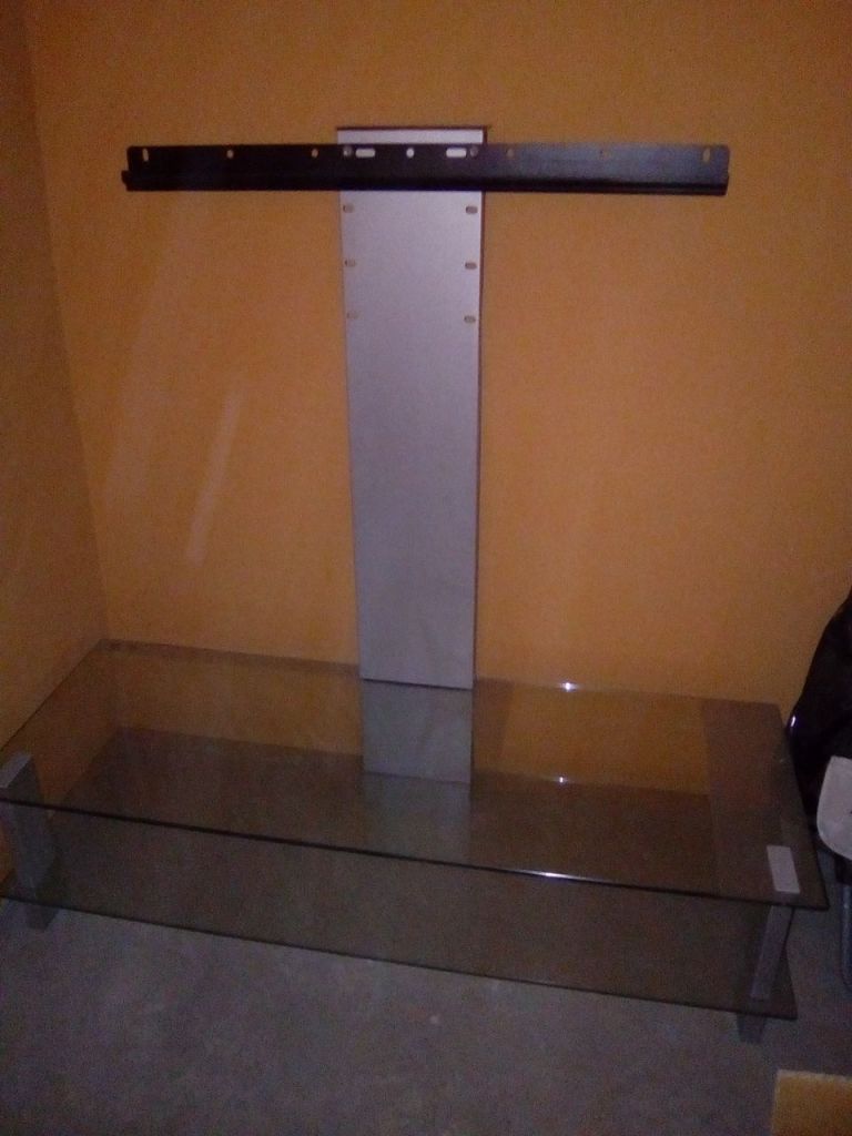 Table de télévision neuve achetée en France