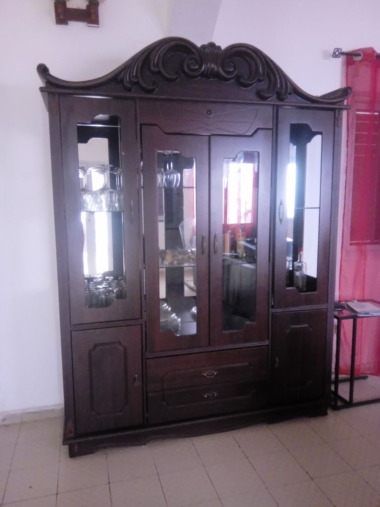 grand meuble salon avec vitres