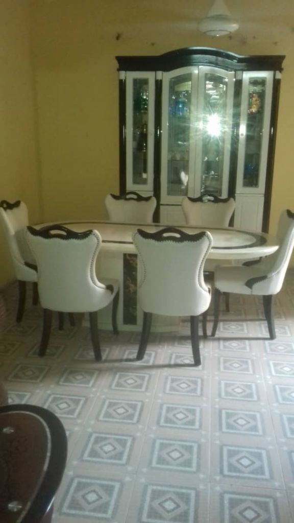 Meubles table à manger, 6 chaises et living