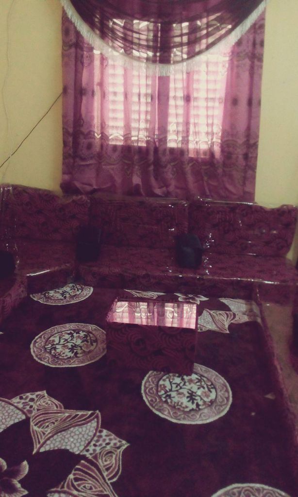 salon ( qaaci en 2 étage) + tapis + rideaux