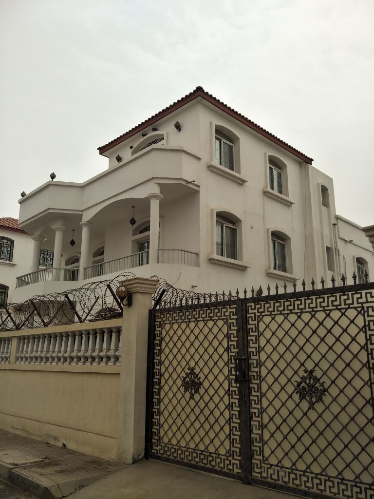 Villa F8 à louer cité gamil Saline ouest
