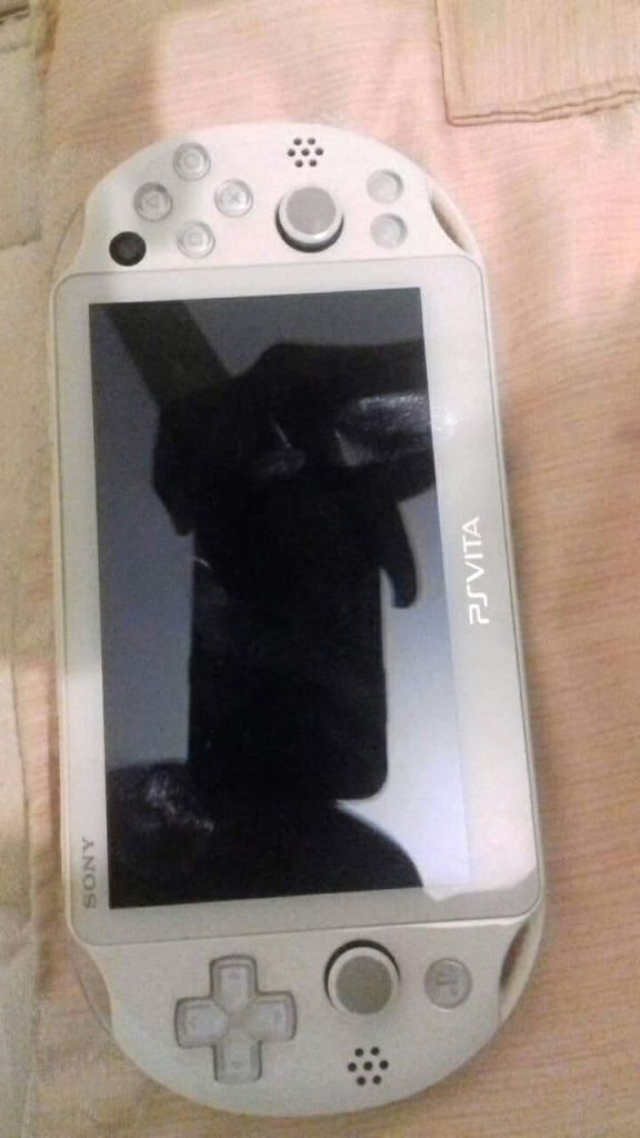 Ps Vita neuve avec un cd