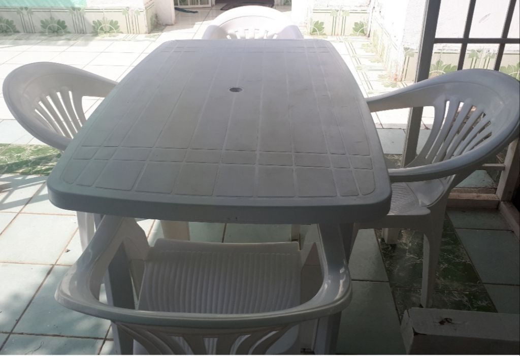 Table en plastique a vendre à Djibouti