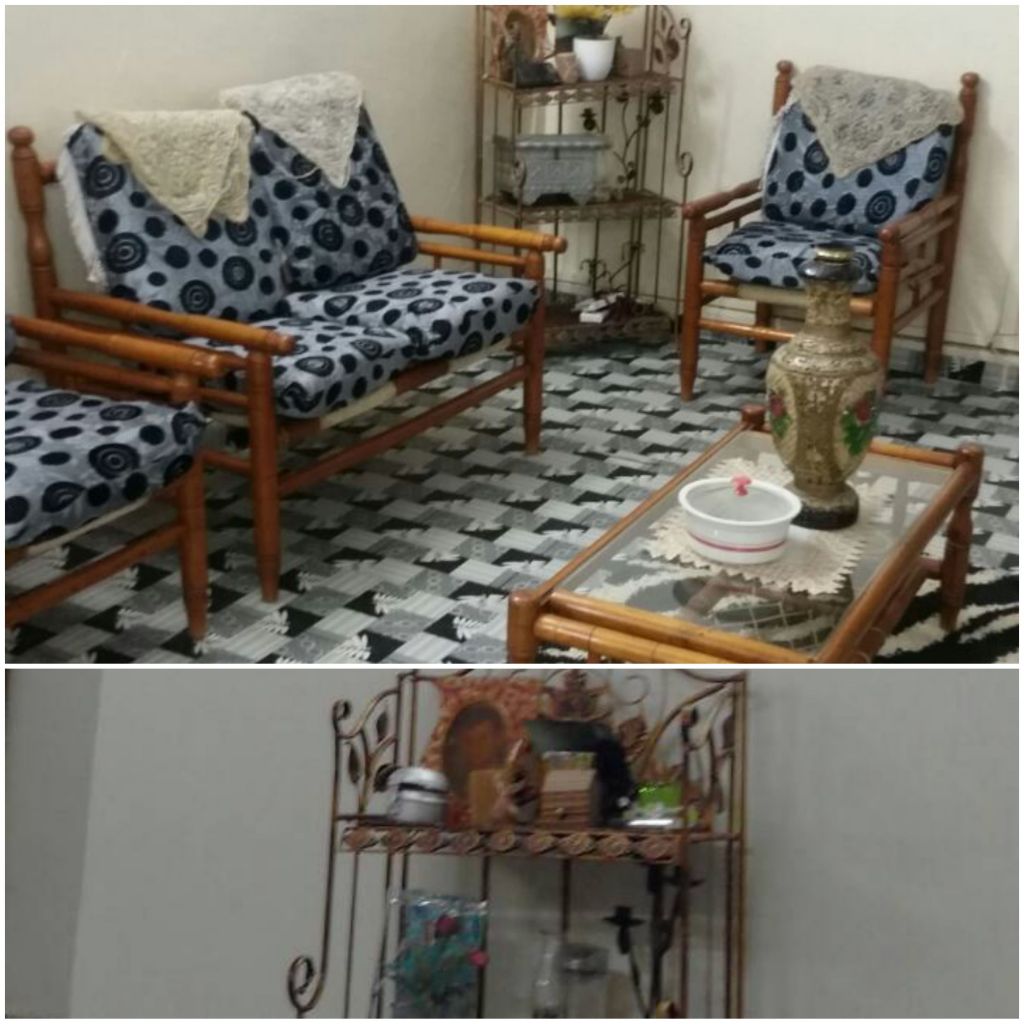 Salon en bois avec table basse style iranien